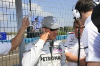 F1: Portrék mindenkinek, mindenkiről 145