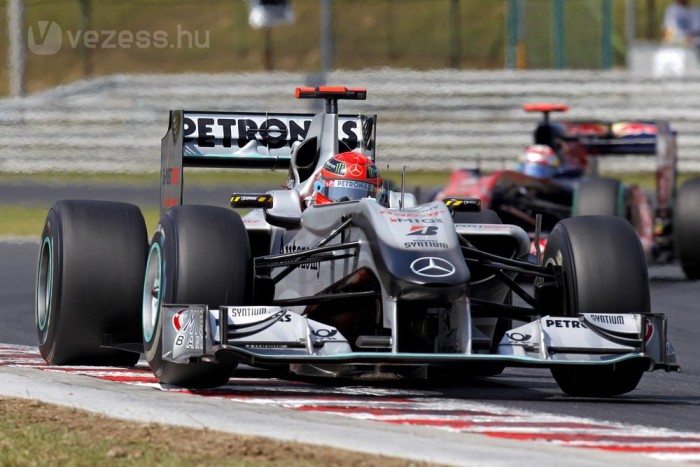 Schumachert kritizálja a nemzetközi sajtó