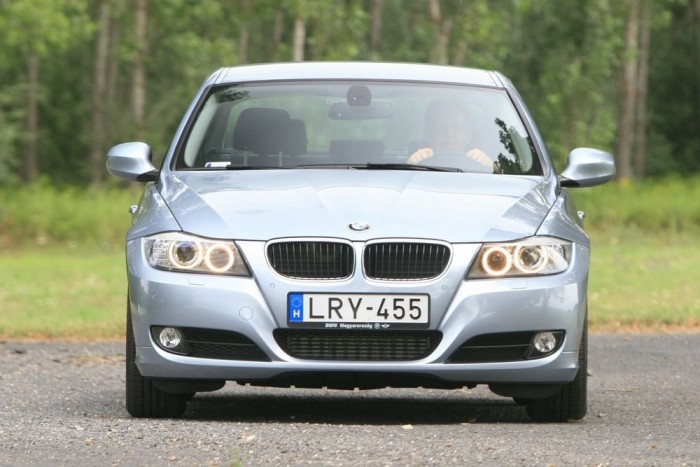 5,7 literrel előzi a sort százon 6 | Vezess Járjuk körbe az autót virtuálisan!