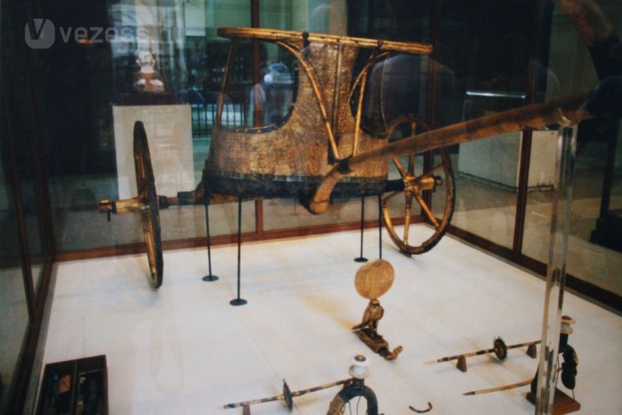 Kora Ferrariján száguldott Tutanhamon 8 | Vezess Kora Ferrariján száguldott Tutanhamon 8