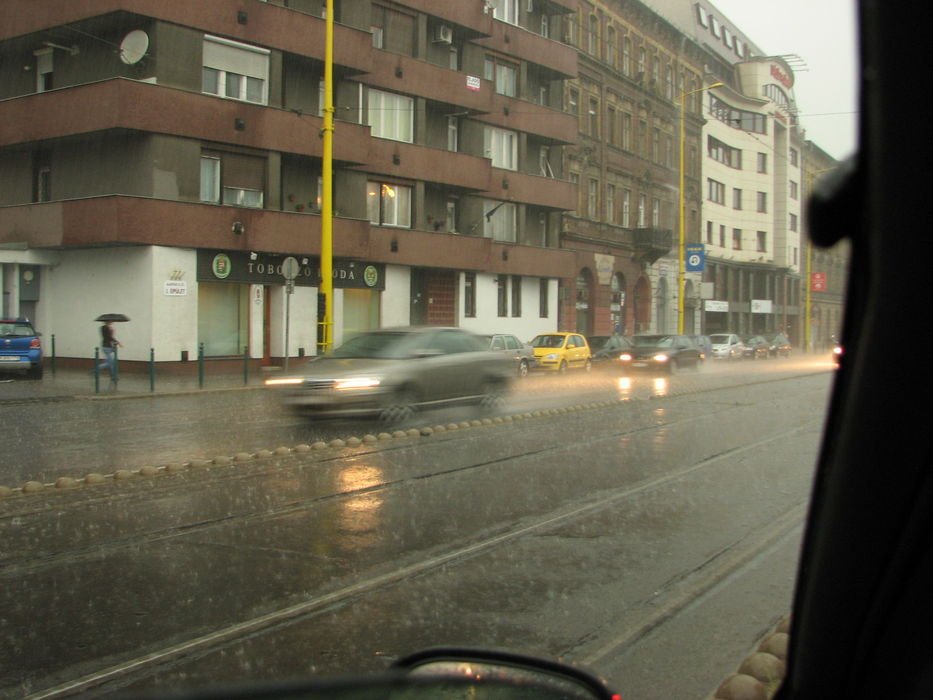 A Krisztina körút vízben áll