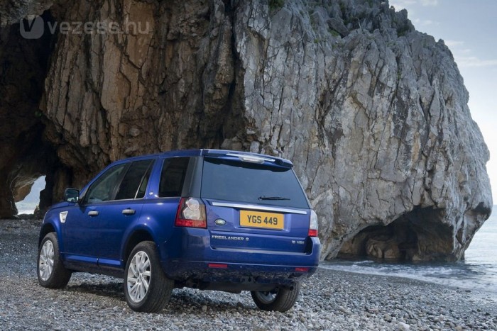 Takarékos Land Rover született 6