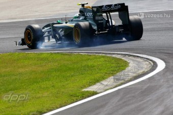 Tinit szerződtet a Lotus