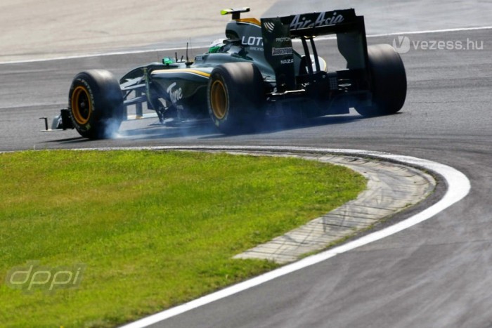 Tinit szerződtet a Lotus