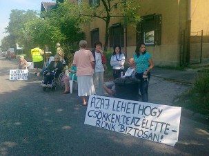 A zajvédőfal ellen tüntettek a Nagykőrösin