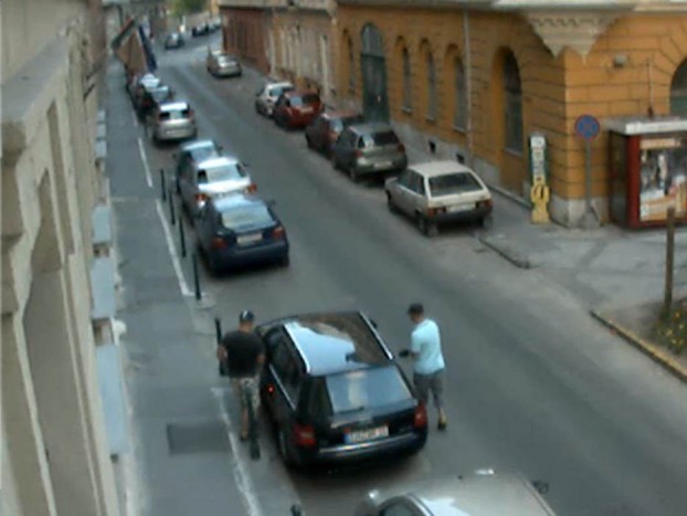 Autólopás fényes nappal, Budapesten