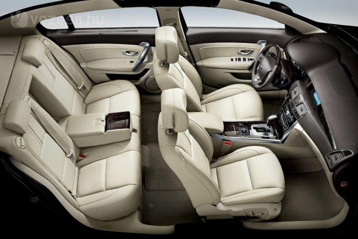 Lemaradunk a 261 lóerős Suzukiról 17 | Vezess Még nem láttuk élőben a Latitude belsejét