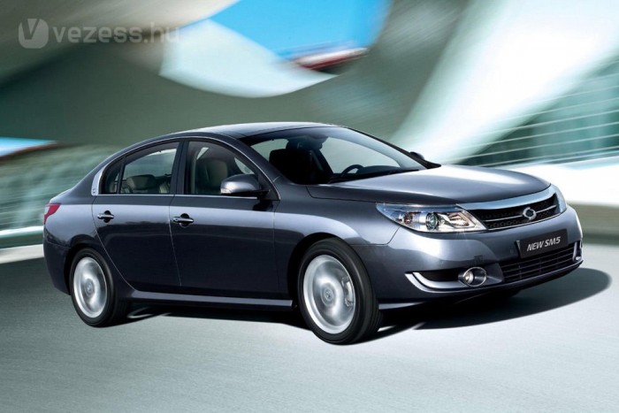 Lemaradunk a 261 lóerős Suzukiról 15 | Vezess A Samsung SM5 adja az alapokat, a dél-koreai márka is a Renault-Nissanhoz tartozik