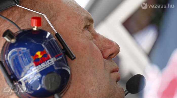Hazaengedték a balesetes Red Bull-főnököt