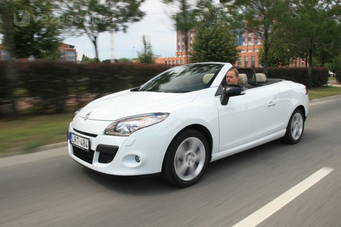 Teszten a legdrágább Renault Mégane 12
