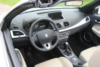 Teszten a legdrágább Renault Mégane 51