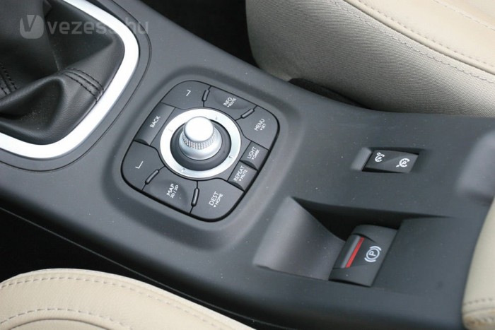 Teszten a legdrágább Renault Mégane 11