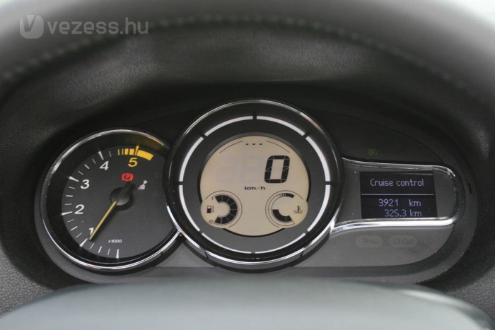 Teszten a legdrágább Renault Mégane 10