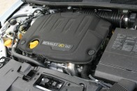 Teszten a legdrágább Renault Mégane 59