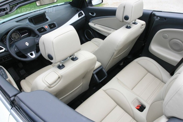 Teszten a legdrágább Renault Mégane 9