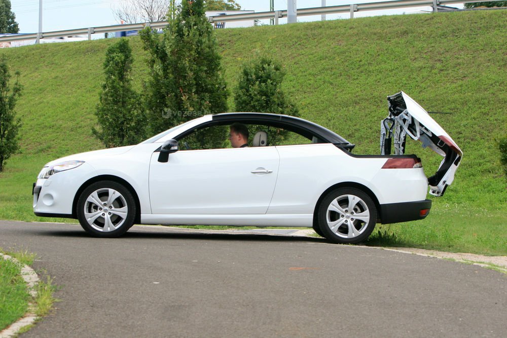 Teszten a legdrágább Renault Mégane 30