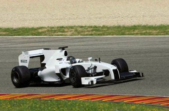 F1: Sikeres volt az első gumiteszt