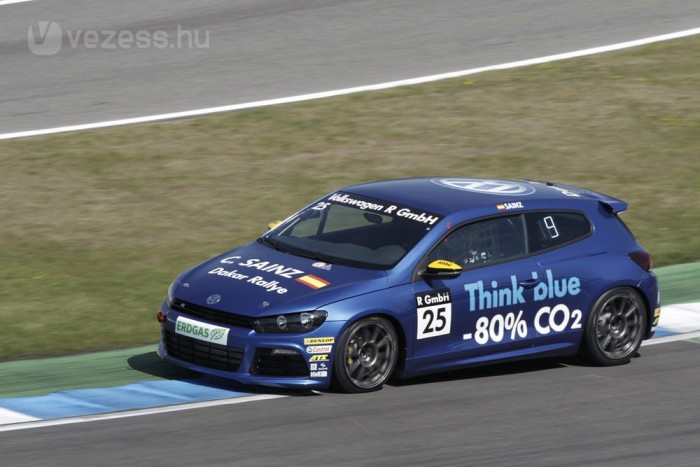 275 lóerős motor mozgatja a Sciroccót