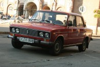 2009-ben a KSH szerint már csak 131 151 Lada volt forgalomban az egykori félmillióból. Végelszámolás alatt áll a gyári tulajdonú importőr és megszűnt a lada.hu weboldal. De a márka nem tűnik el hazánkból