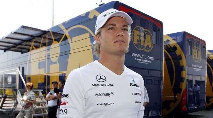 Rosberg Button babérjaira tör