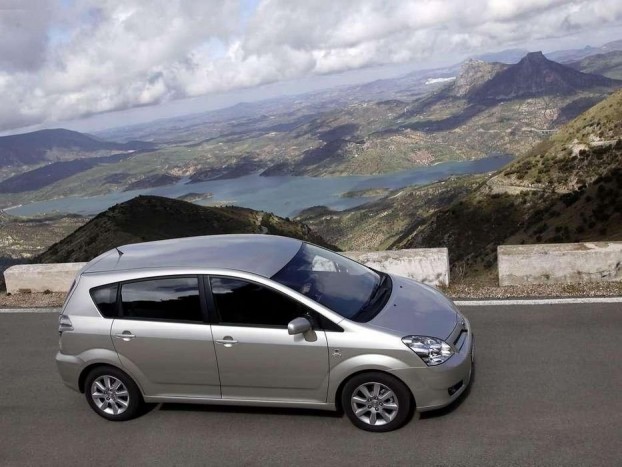 Melyik a jó dízel a családnak? 8 | Vezess Olvasónk vágya egy Toyota Corolla Verso - elég nagy a csomagtartója?