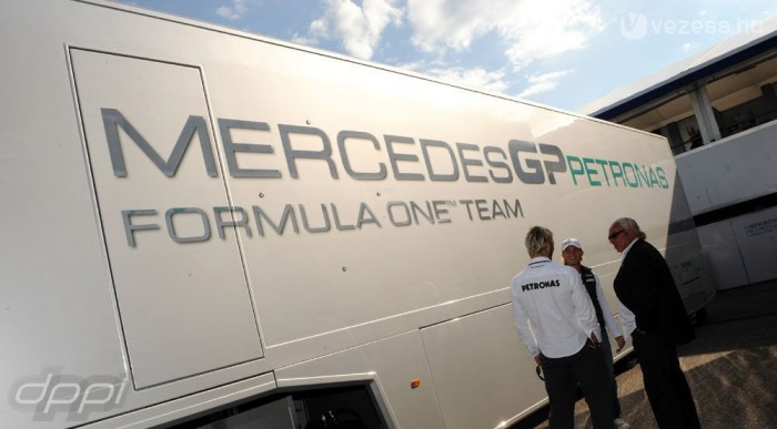 F1: Kit választ a Mercedes?