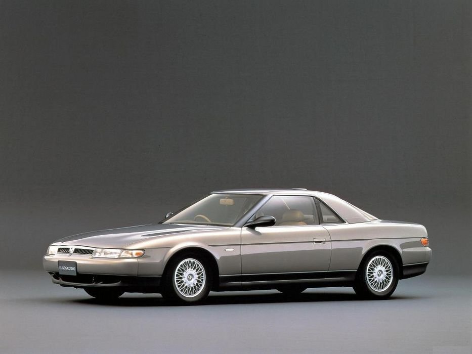 A Mazda Eunos Cosmo volt az első autó, amibe navigációs rendszert lehetett rendelni. (?) Ezen a megoldáson alapul a ma használt technológia is.