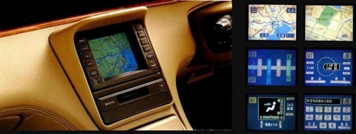 5 millió jenért nem csak navigációt, hanem olyan érintőképernyős multimédia egységet kapott a vásárló, amellyel kezelhető volt a klíma, a mobiltelefon is, sőt televíziózásra is alkalmas volt.