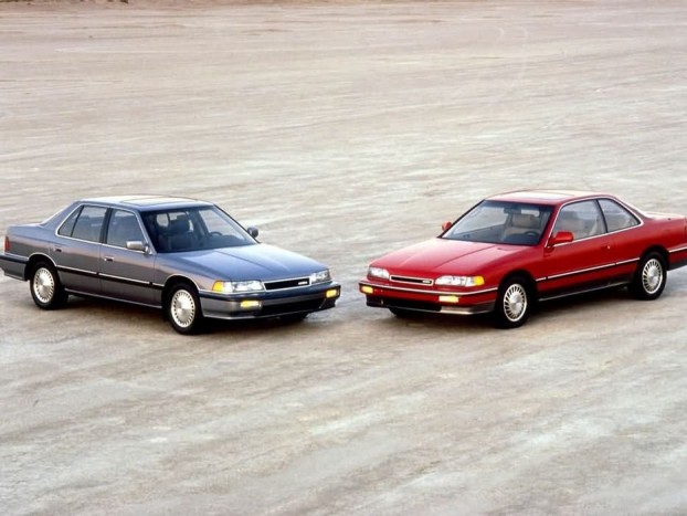 Az Acura Legend volt az első autó, amibe navigációs rendszert lehetett rendelni.(?) Más úton indult el, mint a Mazda, kevésbé jó megoldást választottak. 