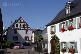 Loeb a rekordgyőzelem kapujában