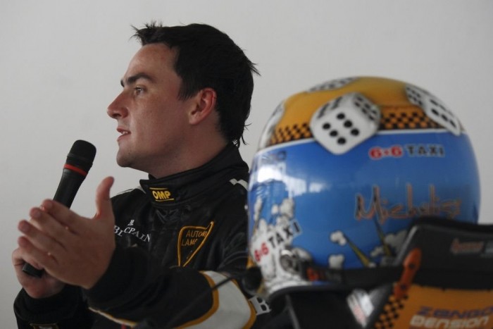 Mindössze 8 perc választotta el Michelisz Norbertet, hogy a Lamborghini Blancpain Super Trofeo történetének első magyarországi futamán rögtön a dobogóra álljon. 