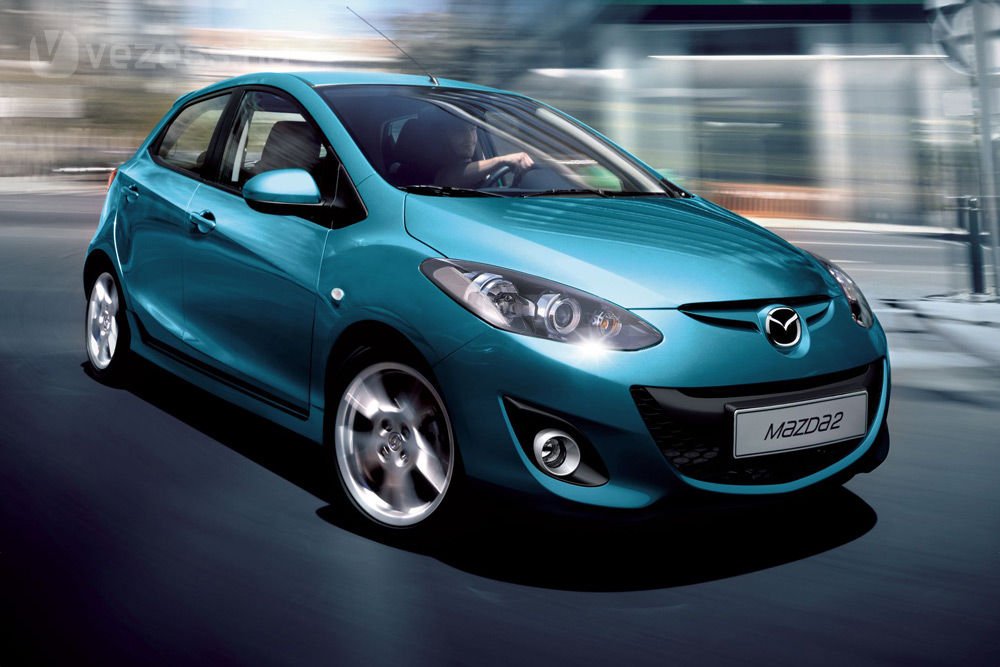 Frissített külsővel, finomabb belsővel és automatikus váltóval érkezik a frissített Mazda2 a Párizsi Autószalonra