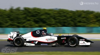 F1: A hátsó ajtón jöhet az új csapat?