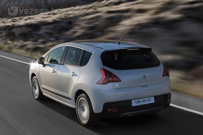 A világ első dízel-hibridje a Peugeot-tól 7 | Vezess Tisztán villanyautóként is közlekedhet