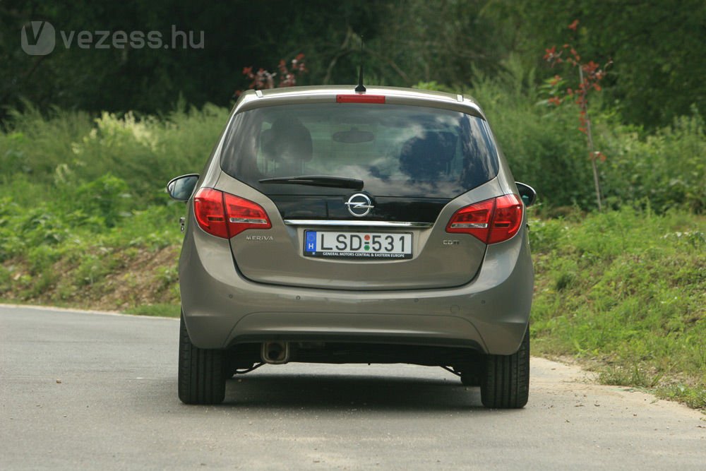 Ellenfele a Renault Sénic, a SEAT Altea és a Mercedes-Benz B-osztály