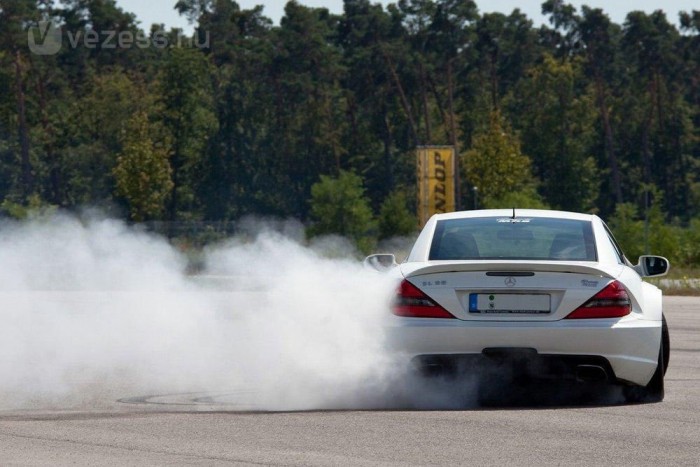 1000 lóerős kupé-Merci 6