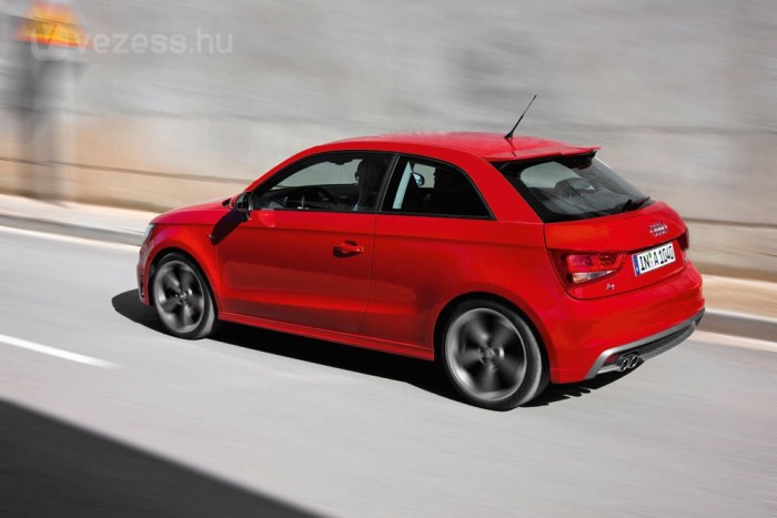 Sportmodell a legkisebb Audiból 4 | Vezess Egyedi lökhárítók és akár 18 colos felnik díszítik