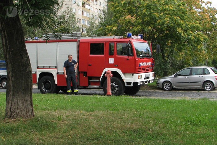 Zuk végveszélyben! 7 | Vezess A tűzoltók vigyáztak a kocsira, amíg meg nem érkeztünk