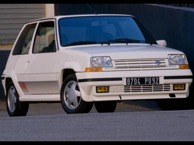 Renault 5 GT Turbo: 1397 köbcentiméteres, 160 lóerős turbómotorral