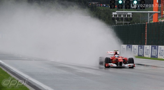 F1: Alonso az élen az esőben 6