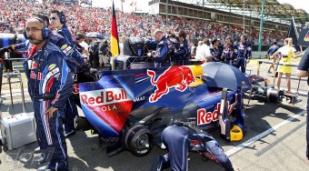 F1: A Mercedest ostorozza a Red Bull