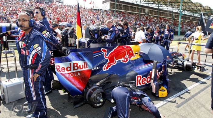 F1: A Mercedest ostorozza a Red Bull