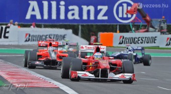 F1: Alonso az esőre és a szerencsére épít