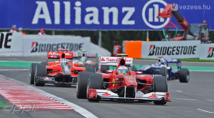 F1: Alonso az esőre és a szerencsére épít 6