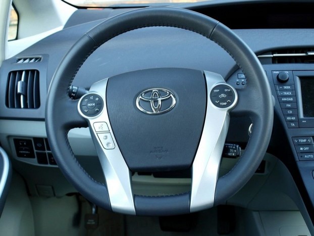 A kormány mintha egy játékkonzolé lenne