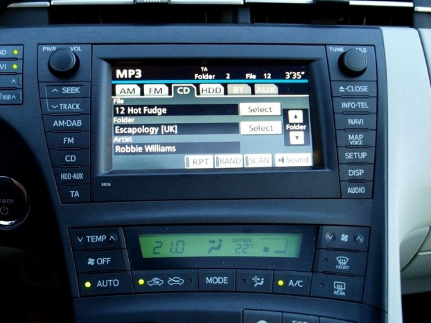 Az érintőképernyőt határozottan kell tapogatni