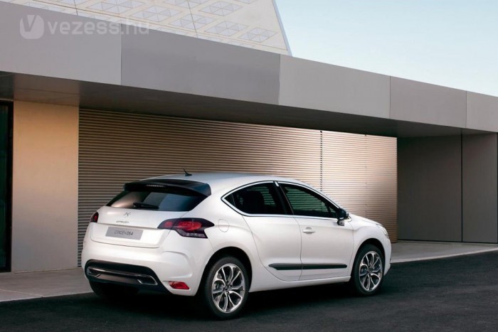 Itt a Citroën DS4 6