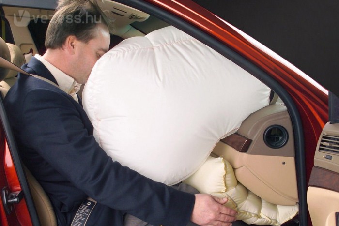 Mire jó a légzsák? – őrült videó