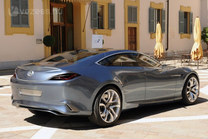 Négyajtós kupé a Mazdától 6