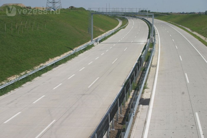Háromsávos lehet az M1-es autópálya 1